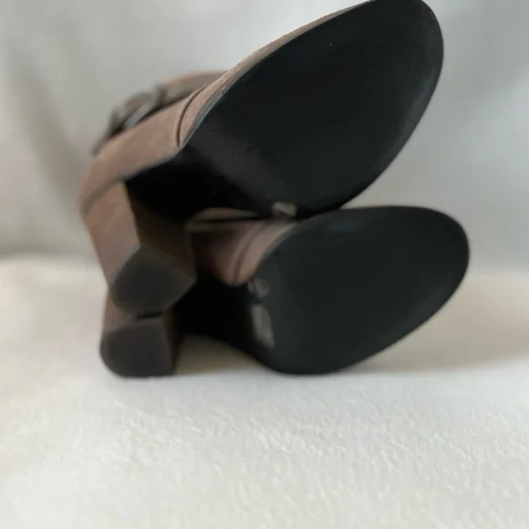 BCBG Size 7M Taupe Leather/Suede Booties - Picture 11 of 16
